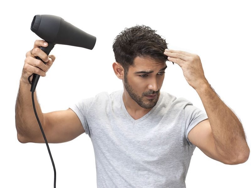 Tips Memakai Hairspray Tanpa Merusak Rambut Untuk Pria