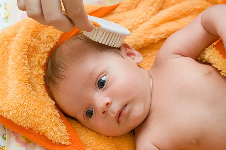 Cara menebalkan rambut bayi 