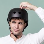 Tips Agar Rambut Tidak Rontok Saat Mengenakan Helm Setiap Hari